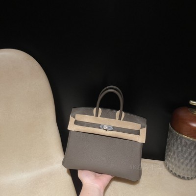 hermes birkin 25cm 铂金包 <strong>togo</strong>皮 8F锡器灰内拼1F钻石灰 银扣(爱马仕铂金包内缝好还是外缝好)
