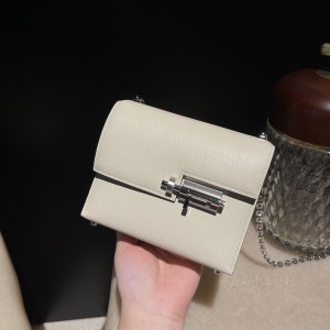 hermes verrou mini 17cm 插销手枪包 山羊皮Chevre i2奶油白 银扣