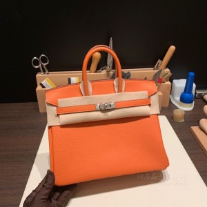 hermes birkin 25cm 铂金包 togo皮 93橙色 银扣(hermes铂金包包)