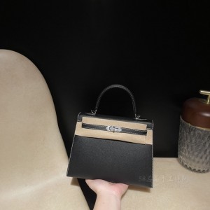 hermes kelly 25cm 凯莉包 epsom皮 89黑色 内拼80珍珠灰 银扣(爱马仕凯莉包的正确背法)