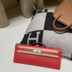 hermes kelly cut 31cm 凯莉手包晚妆包 swift皮 S3心红 银扣(hermes凯莉包mini) 细节图