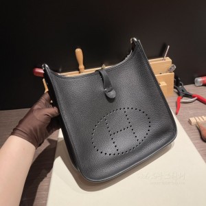 hermes Evelyne 29cm 伊芙琳TC Clemence皮 89黑色 银扣(爱马仕伊芙琳最经典的颜色)