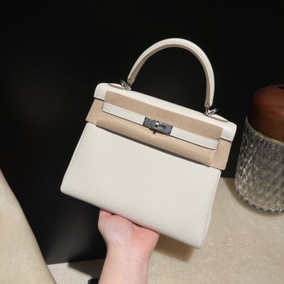 hermes kelly 25cm 凯莉包 <strong>togo</strong>皮 8L冰川白 银扣(爱马仕凯莉包内部细节)