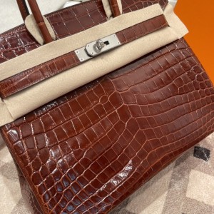 hermes birkin 25cm 铂金包 尼罗鳄鱼皮nilo crocodile shiny亮面 咖啡色银扣(爱马仕鳄鱼皮铂金包制作过程)