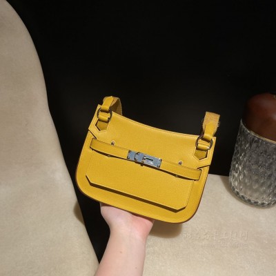 hermes jypsiere mini 23cm 吉普赛 <strong>Evercolor</strong>皮 9D 琥珀黄 银扣(hermes吉普赛28背法)