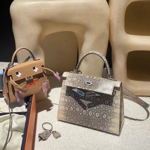 hermes kelly 25cm 凯莉包 lizard蜥蜴皮 1B雪花自然色银 小喜马拉雅之称(爱马仕凯莉包是什么材质)