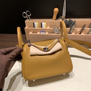 hermes Lindy mini 琳迪 TC Clemence皮 2S芝麻色 银扣(爱马仕琳迪26上身图)