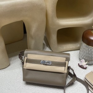 hermes kelly messenger 邮差包 evercolor皮 18大象灰 银扣(爱马仕kelly28大象灰银扣) 价格