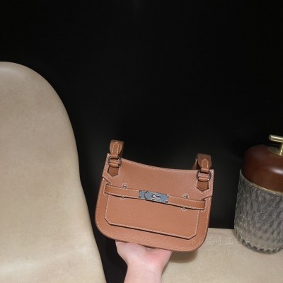hermes jypsiere mini 23cm 吉普赛 <strong>Evercolor</strong>皮 37金棕 银扣(爱马仕吉普赛34上身图)