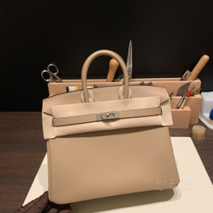 hermes birkin 25cm 铂金包 togo皮 米色 银扣(爱马仕铂金包大小款式全方位比较)