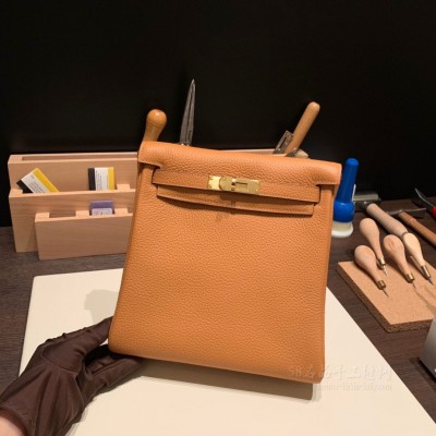 hermes kelly Ado 双肩背包 TC Clemence皮 1H太妃金 金扣(hermes birkin金扣)