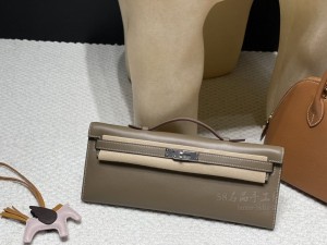 hermes kelly cut 31cm 凯莉手包晚妆包 swift皮 18大象灰 银扣(爱马仕凯莉包的正确背法) 高仿