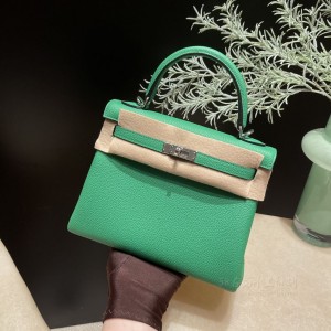 hermes kelly 25cm 凯莉包 togo皮 1K竹子绿 银扣(爱马仕凯莉包有几种皮质)