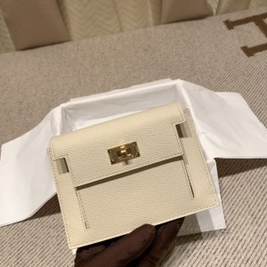 hermes kelly pocket 凯莉卡包 epsom皮 10奶昔白 金扣(爱马仕凯莉包的正确背法) 细节图