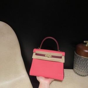 hermes kelly 25cm 凯莉包 togo皮 8W唇膏粉拼55红 金扣(爱马仕 凯莉包有几个尺寸)