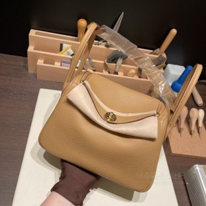 hermes Lindy 26cm 琳迪 TC Clemence皮 4B饼干色 金扣(爱马仕琳迪包是什么皮质)