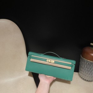 hermes kelly cut 31cm 凯莉手包晚妆包 swift皮 U4丝绒绿(爱马仕凯莉包一代和二代的区别) 细节图