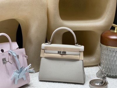 hermes kelly 25cm 凯莉包 <strong>togo</strong>皮 80珍珠灰 银扣(hermes 凯莉包价格)
