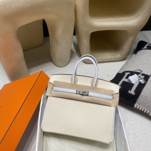 hermes birkin 25cm 铂金包 山羊皮Chevre i2奶油白拼T0雾霾蓝 银扣好拼色(hermes铂金包都有什么尺寸)