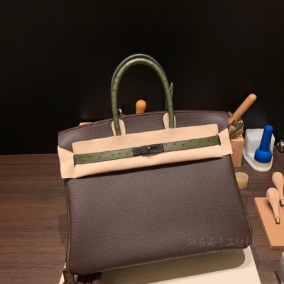 hermes birkin 35cm 铂金包 <strong>togo</strong>皮拼鸵鸟皮 46乌木色拼鸵鸟皮华盖绿 银扣(爱马仕限量鸵鸟皮包包什么价)