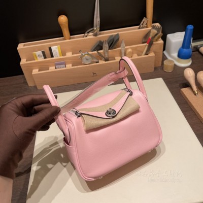 hermes Lindy mini 琳迪 <strong>Swift</strong>皮 3Q粉 银(爱马仕琳迪尺寸大小对比 图)