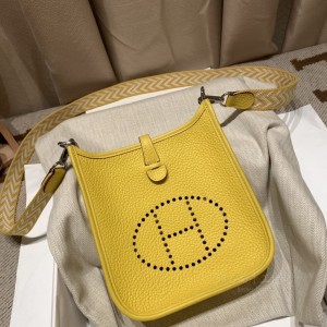 hermes Evelyne mini 16cm 伊芙琳TC Clemence皮 9o那勒斯黄 银扣(爱马仕伊芙琳mini包价格)