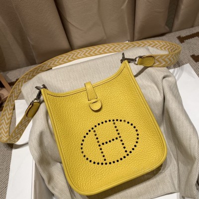 hermes Evelyne mini 16cm 伊芙琳TC Clemence皮 9o那勒斯黄 银扣(爱马仕伊芙琳mini包价格)