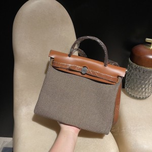 hermes herbag 31cm 帆布包 内缝 千鸟格拼棕色(爱马仕帆布包扣怎么打开)