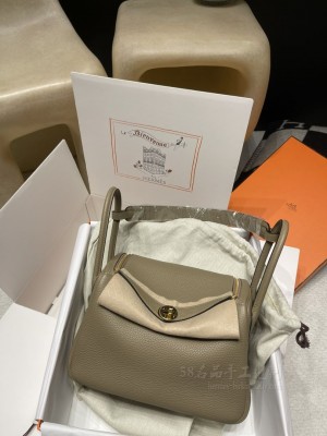 hermes Lindy 26cm 琳迪 TC Clemence皮 8Q 马尔法米色金扣(爱马仕琳迪包用的什么皮)