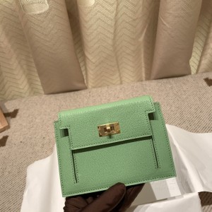 hermes kelly pocket 凯莉卡包 山羊皮Chevre 3I牛油果绿 金扣(爱马仕凯莉包哪个颜色最经典) 图片