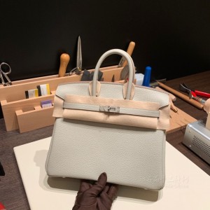 hermes birkin 25cm 铂金包 togo皮 80珍珠灰 银扣(hermes铂金包黑金价格)