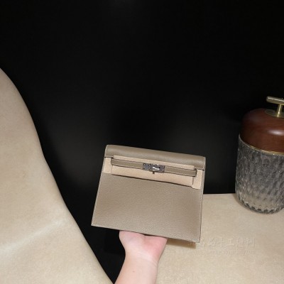 hermes kelly Danse 跳舞包 <strong>Evercolor</strong>皮 18大象灰 银扣(爱马仕大象灰birkin包)