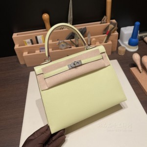 hermes kelly 25cm 凯莉包 山羊皮Chevre R9嫩芽黄 银扣(爱马仕凯莉皮质)