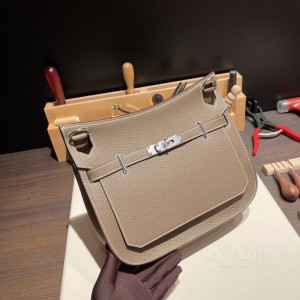 hermes jypsiere 28cm 吉普赛 TC Clemence皮 18大象灰 银扣(hermes吉普赛28背法)