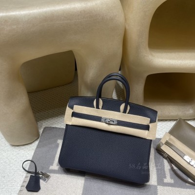 hermes birkin 25cm 铂金包 <strong>togo</strong>皮 2Z午夜蓝 银扣(hermes铂金包多少钱)