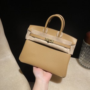 hermes birkin 25cm 铂金包 epsom皮 0M玛萨拉茶色 金扣(爱马仕铂金女包多少钱)