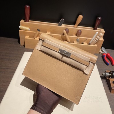 hermes kelly Danse 跳舞包 <strong>Evercolor</strong>皮 0M玛萨拉茶色 银扣(爱马仕dance bag)