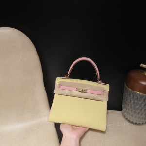 hermes kelly 25cm 凯莉包 togo皮 1Z小鸡黄拼3Q樱花粉 金扣(hermes凯莉包mini)