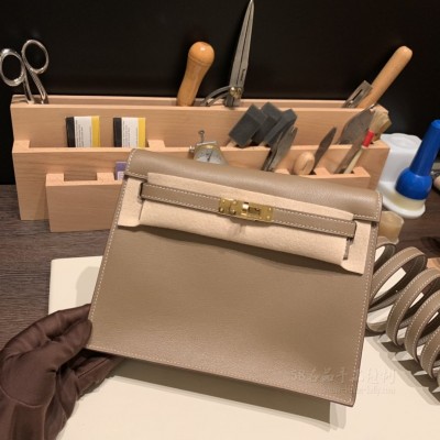 hermes kelly Danse 跳舞包 <strong>Swift</strong>皮 D0 威玛犬米色 金扣(跳舞包 爱马仕)