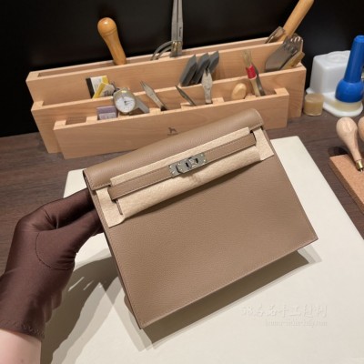 hermes kelly Danse 跳舞包 <strong>Evercolor</strong>皮 D0威玛犬米 银扣(爱马仕跳舞包价格)