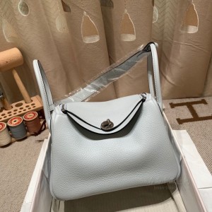 hermes Lindy 26cm 琳迪 TC Clemence皮 08 Bleu Pale 圣杯蓝 银扣(爱马仕琳迪26包官网价格)