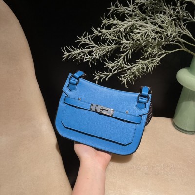 hermes jypsiere mini 23cm 吉普赛 <strong>Evercolor</strong>皮 0F弗里达蓝 银扣(爱马仕吉普赛包肩带怎么系)