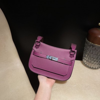 hermes jypsiere mini 23cm 吉普赛 <strong>Evercolor</strong>皮 P9海葵紫 银扣(爱马仕吉普赛34上身图)