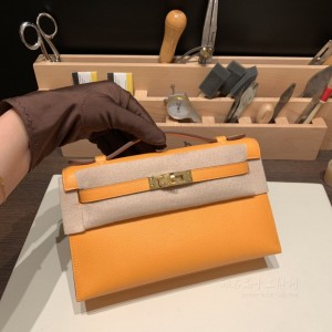 hermes mini kelly Pochette 21cm 一代 epsom皮 9V太阳黄 金扣 上身图