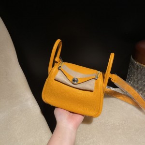 hermes Lindy mini 琳迪 TC Clemence皮 9V太阳黄(hermes 琳迪包)