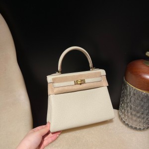 hermes kelly 25cm 凯莉包 togo皮 10奶昔白craie 金扣(爱马仕凯莉包25奶昔白专柜多少钱)