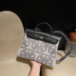 hermes herbag 24号福宝赛道 89黑色(爱马仕福宝大奖赛)