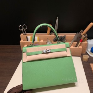 hermes kelly 25cm 凯莉包 epsom皮 3I牛油果绿 银扣(爱马仕凯莉包有几种皮质)