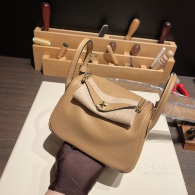 hermes Lindy mini 琳迪 <strong>Swift</strong>皮 0M玛萨拉茶色拼X9锦葵紫 金扣(爱马仕琳迪女包价格与图片)