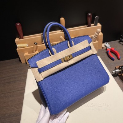 hermes birkin 25cm 铂金包 <strong>togo</strong>皮 7T电光蓝 金扣(爱马仕铂金包金扣好还是银扣好)